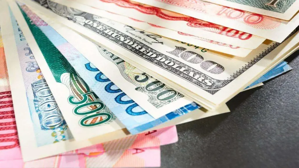 تحركات السوق.. أسعار صرف العملات الأجنبية مقابل الجنيه المصري في تعاملات الجمعة